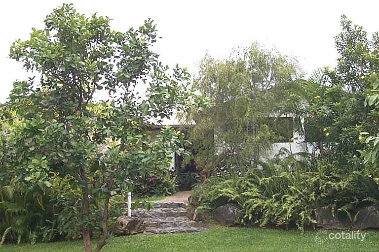 23 Pomona Ave, Mooroobool, QLD 4870