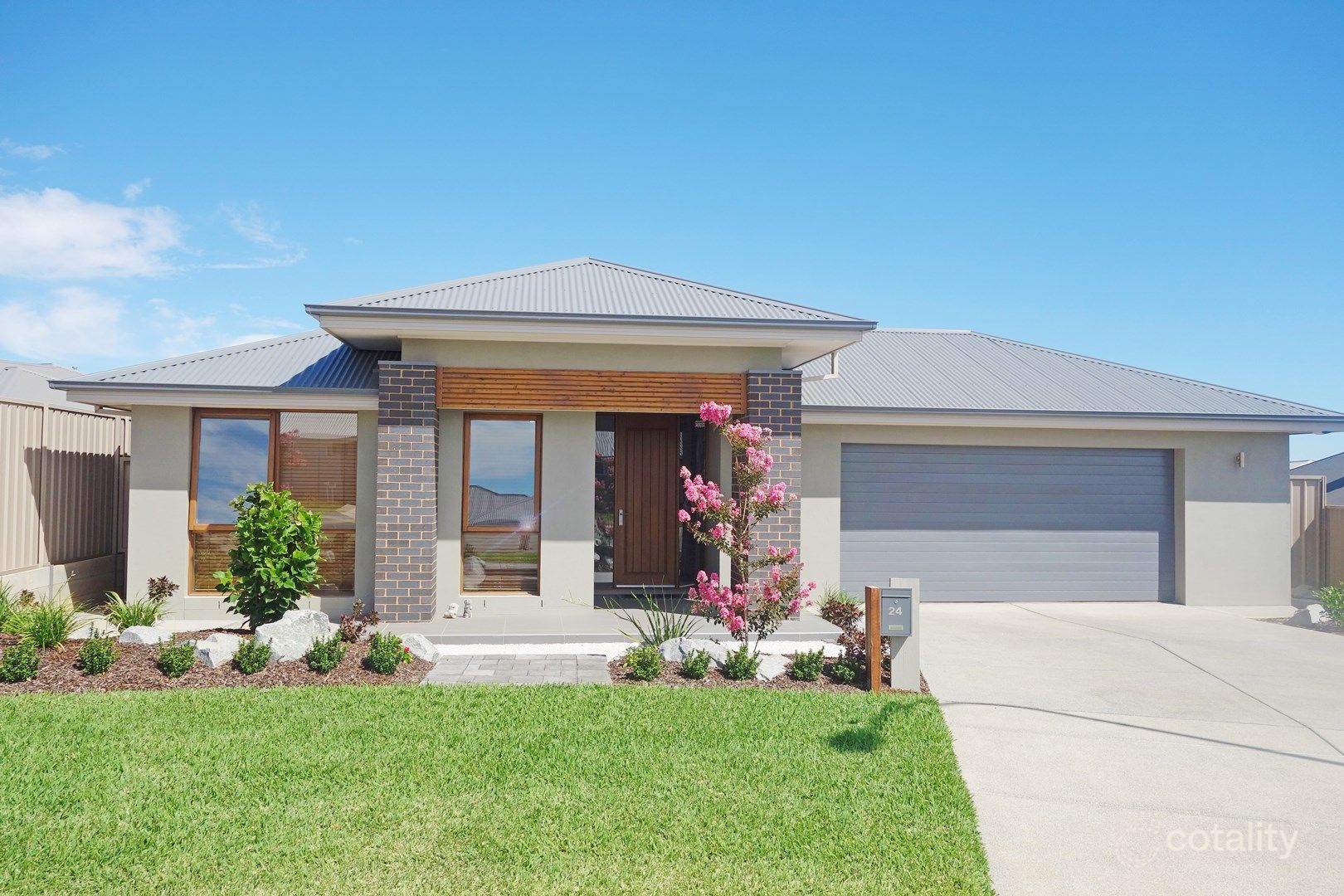24 Pooginook Pl, Bourkelands, NSW 2650