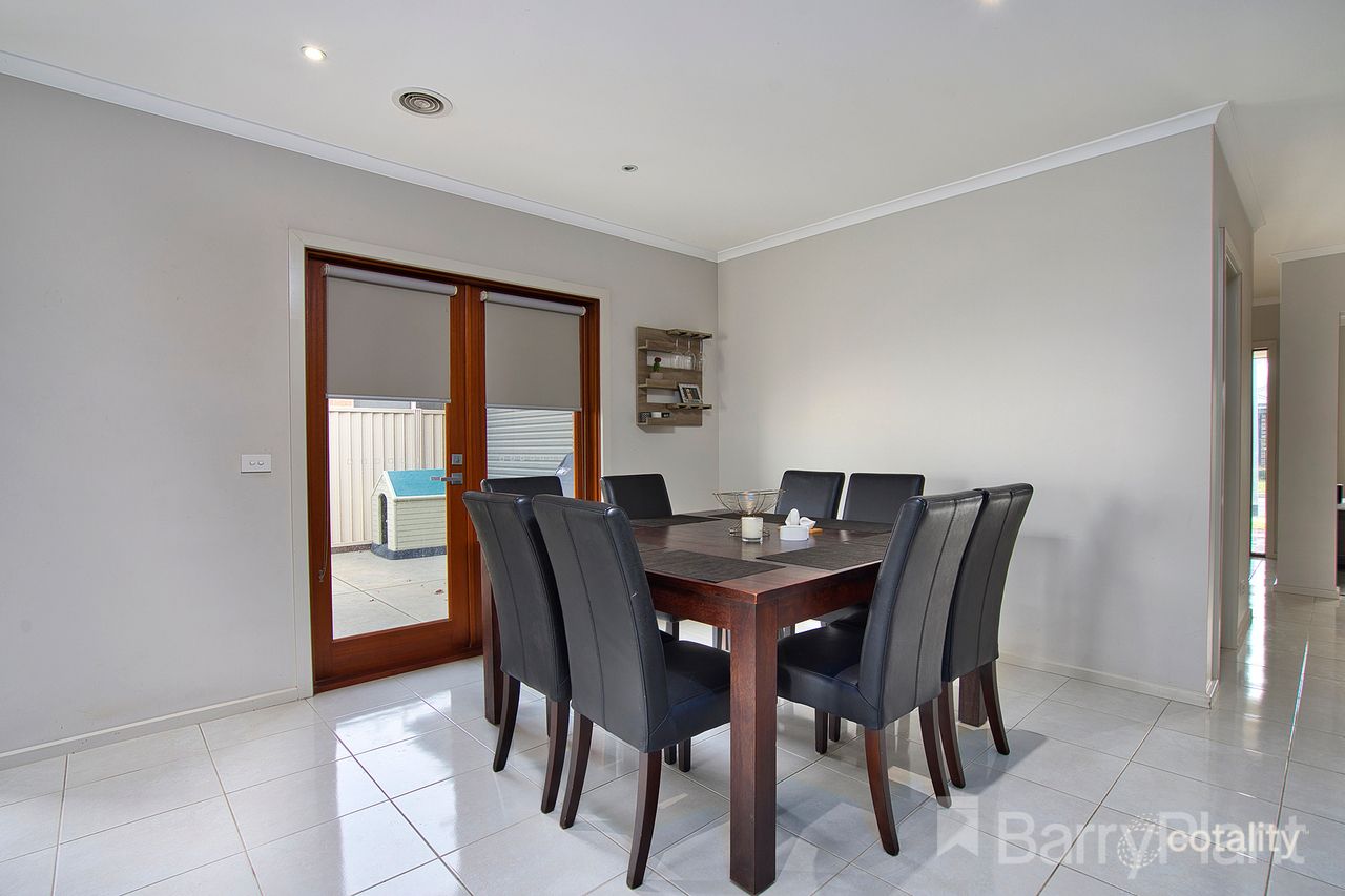 9 Chifley Dr, Delacombe, VIC 3356