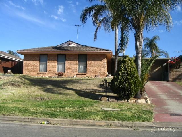 4 Grimmett Ct, St Clair, NSW 2759