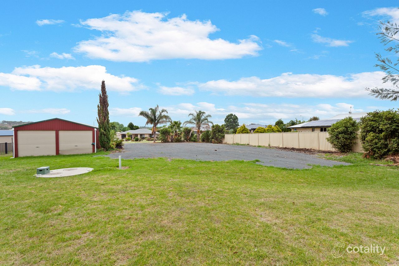 70 Phipps Dr, Meringandan West, QLD 4352