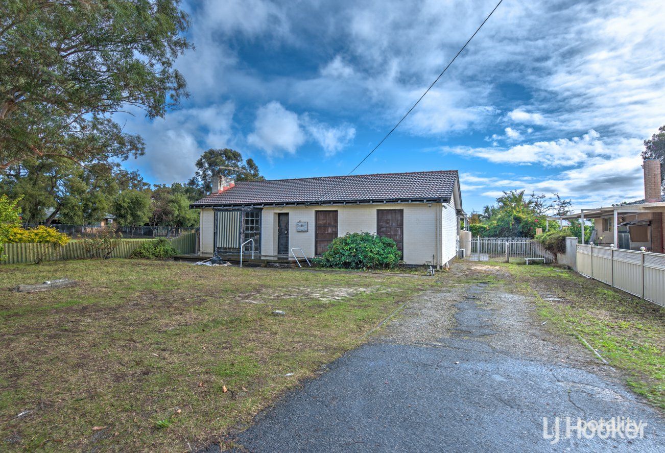 33 Coops Ave, Thornlie, WA 6108