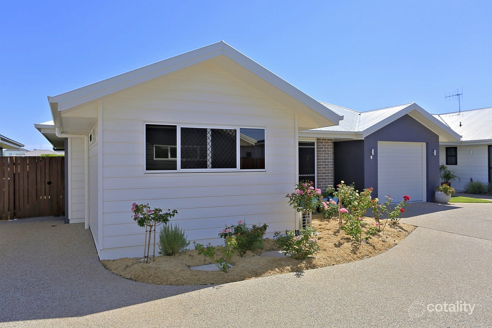 5/6 Back Hill Dr, Coral Cove, QLD 4670