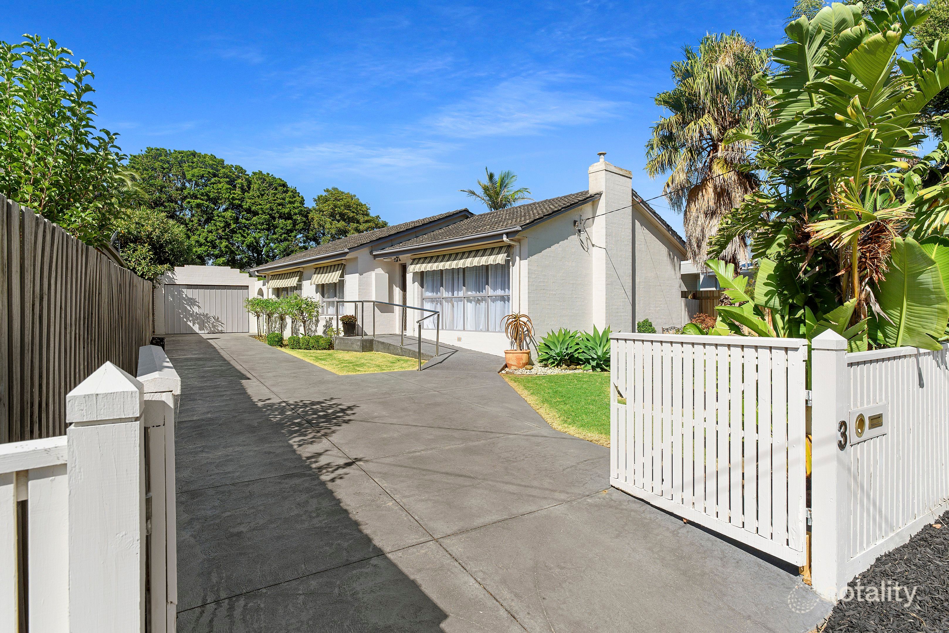 3 Stradbroke Ave, Frankston South, VIC 3199