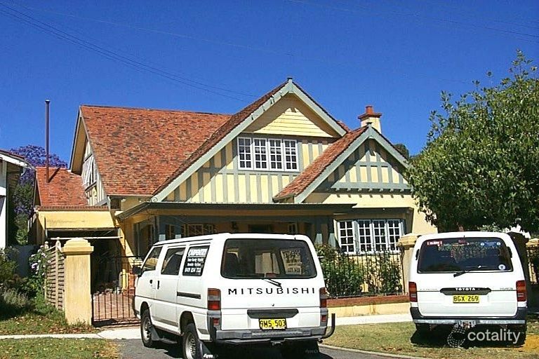 17a Dumbarton Cres, Menora, WA 6050