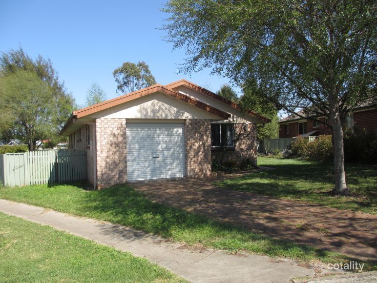 8 Eva Pl, Armidale, NSW 2350