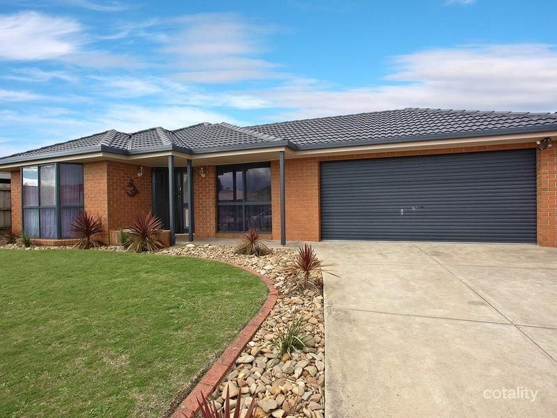 11 Wildwood Ct, Cranbourne North, VIC 3977