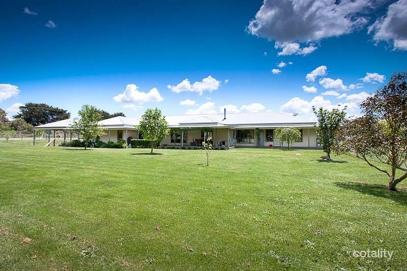 71 Mahoneys Rd, Woodend, VIC 3442