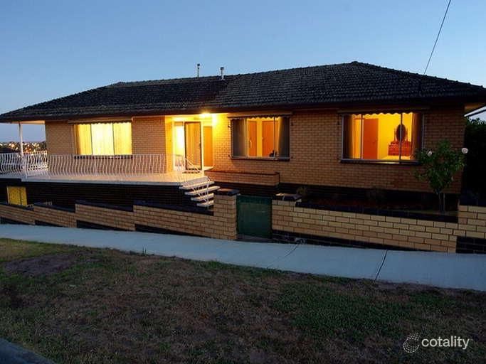 12 Royal Cres, Hamlyn Heights, VIC 3215