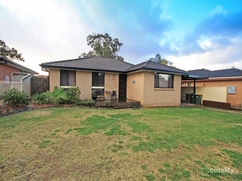 63 Helicia Rd, Macquarie Fields, NSW 2564