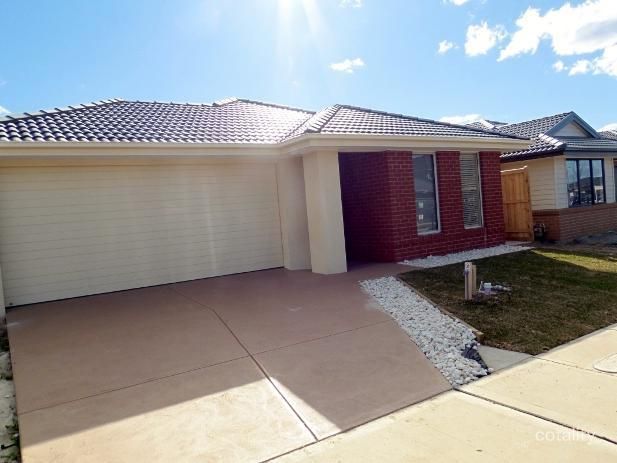 9 Hollywell Rd, Clyde North, VIC 3978