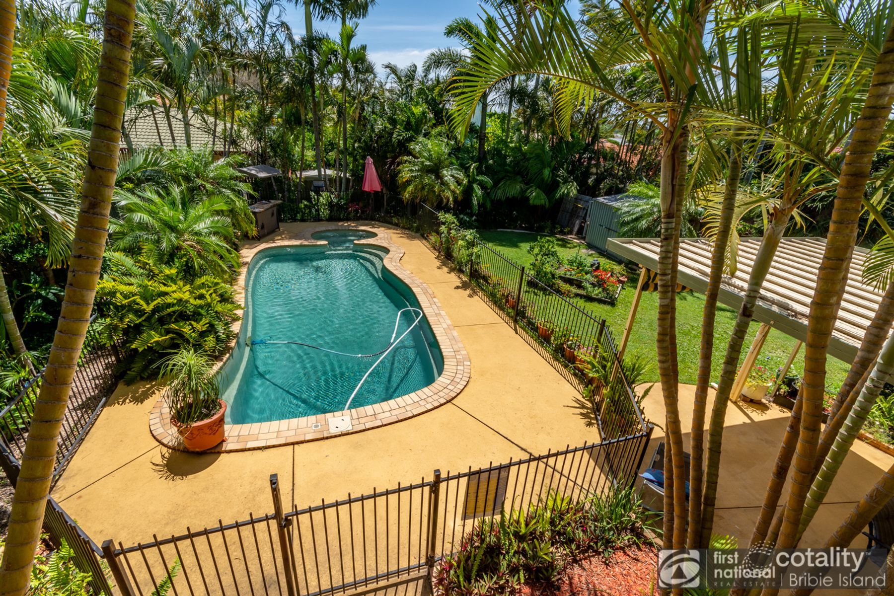 11 Mackerel St, Sandstone Point, QLD 4511
