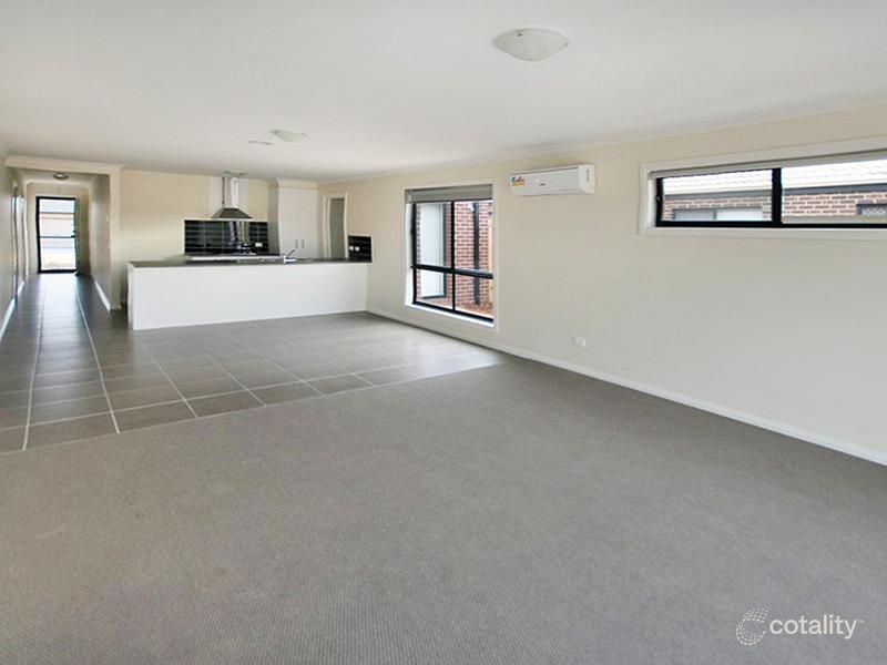 8 Gosse Cres, Brookfield, VIC 3338