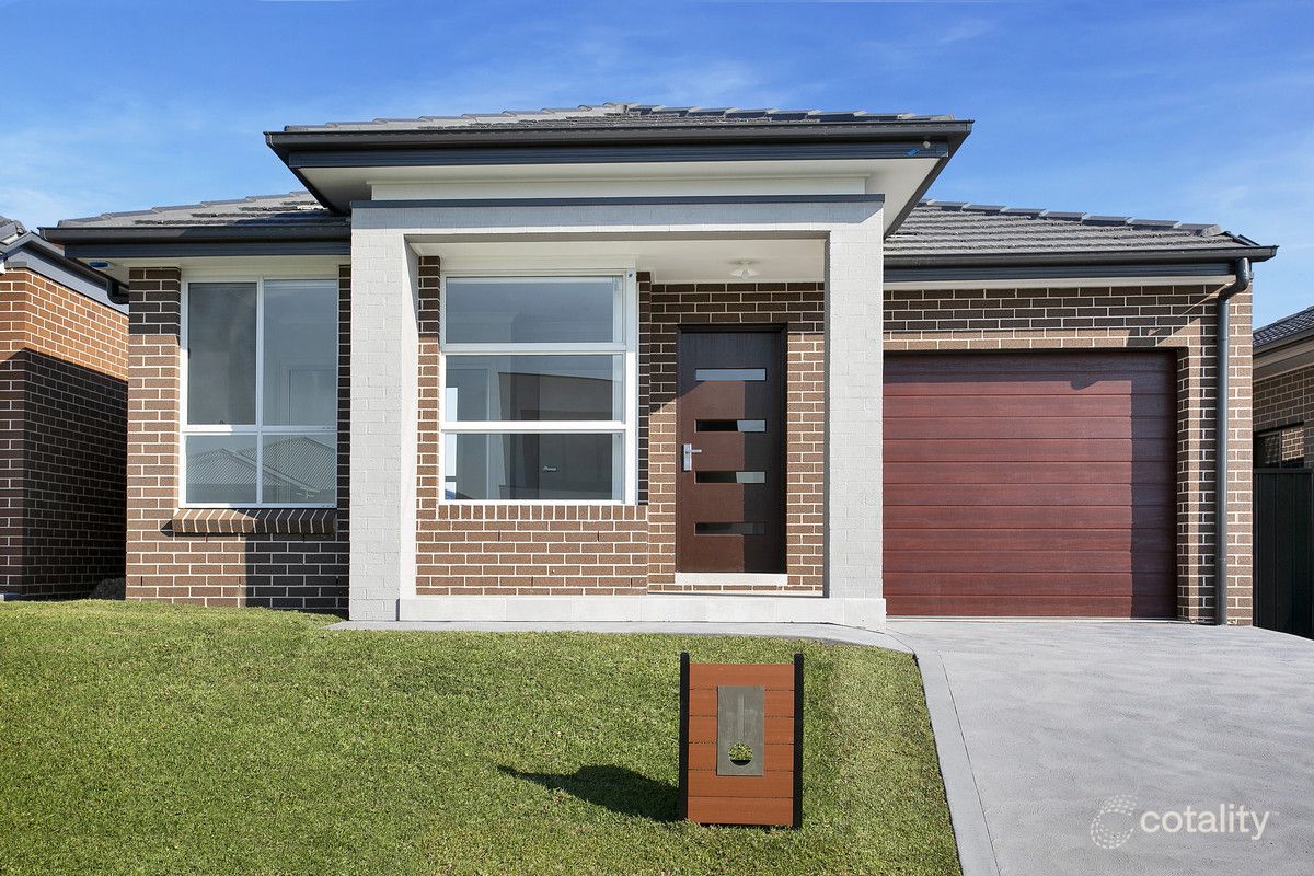 13 Archway St, Gregory Hills, NSW 2557