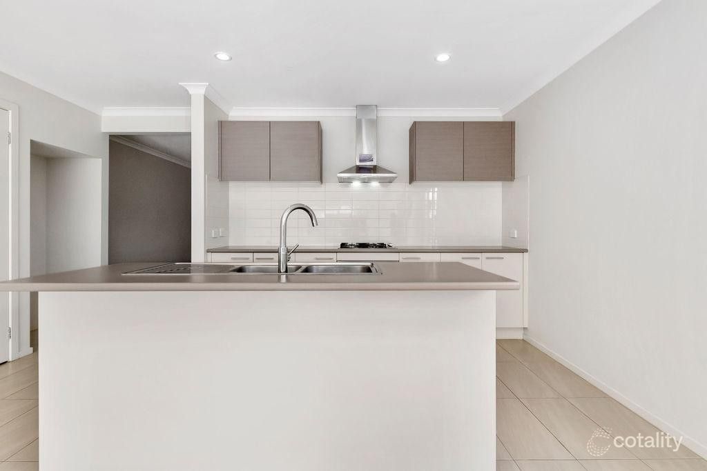 41 Lineham Dr, Cranbourne East, VIC 3977