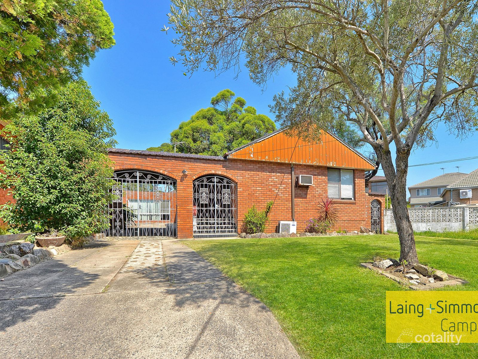 9 Jacqueline Cres, Greenacre, NSW 2190