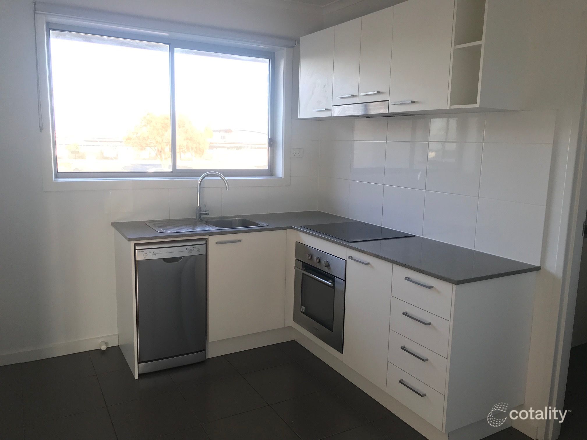 8/66 Simmons Dr, Seaholme, VIC 3018