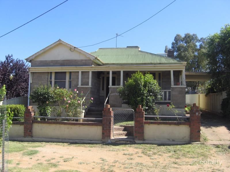 99 Edwards St, Young, NSW 2594