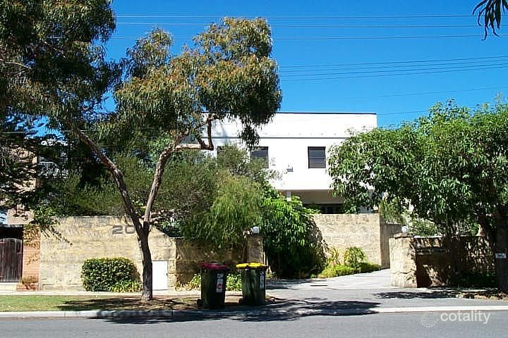 8/20 The Avenue, Crawley, WA 6009