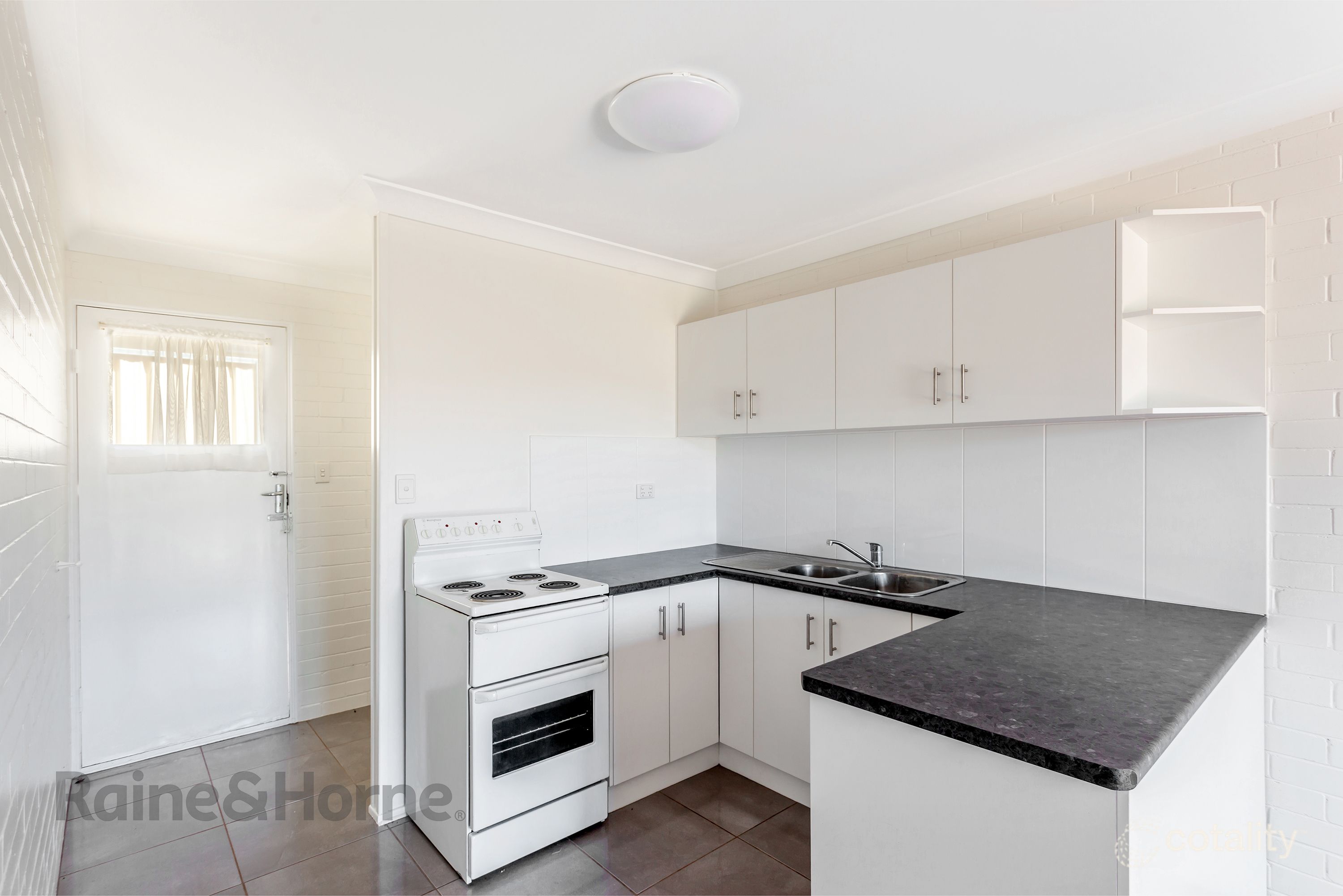 2/123 South St, Centenary Heights, QLD 4350