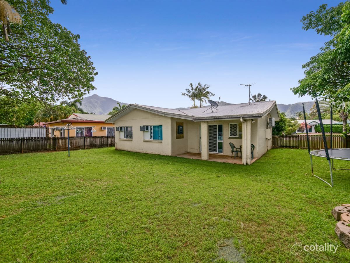 205 Robert Rd, Bentley Park, QLD 4869