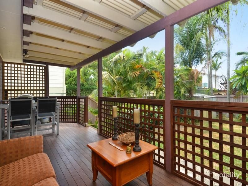 24 Glenelg Ave, Mermaid Beach, QLD 4218