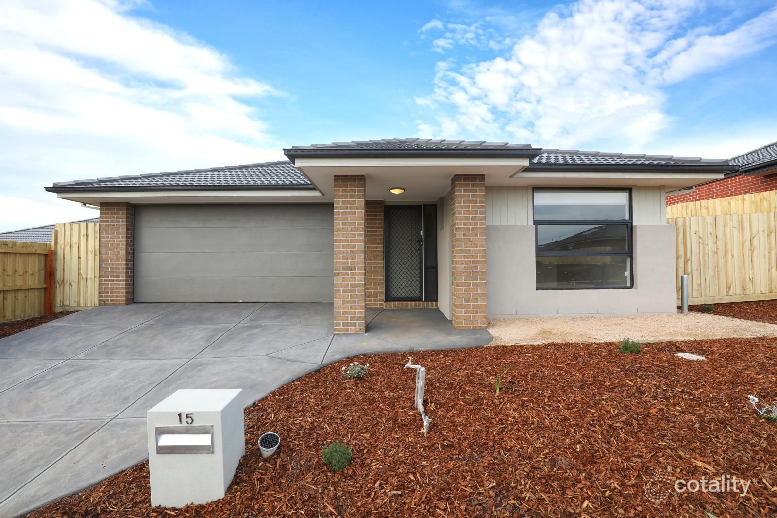 15 Hart Cres, Brookfield, VIC 3338