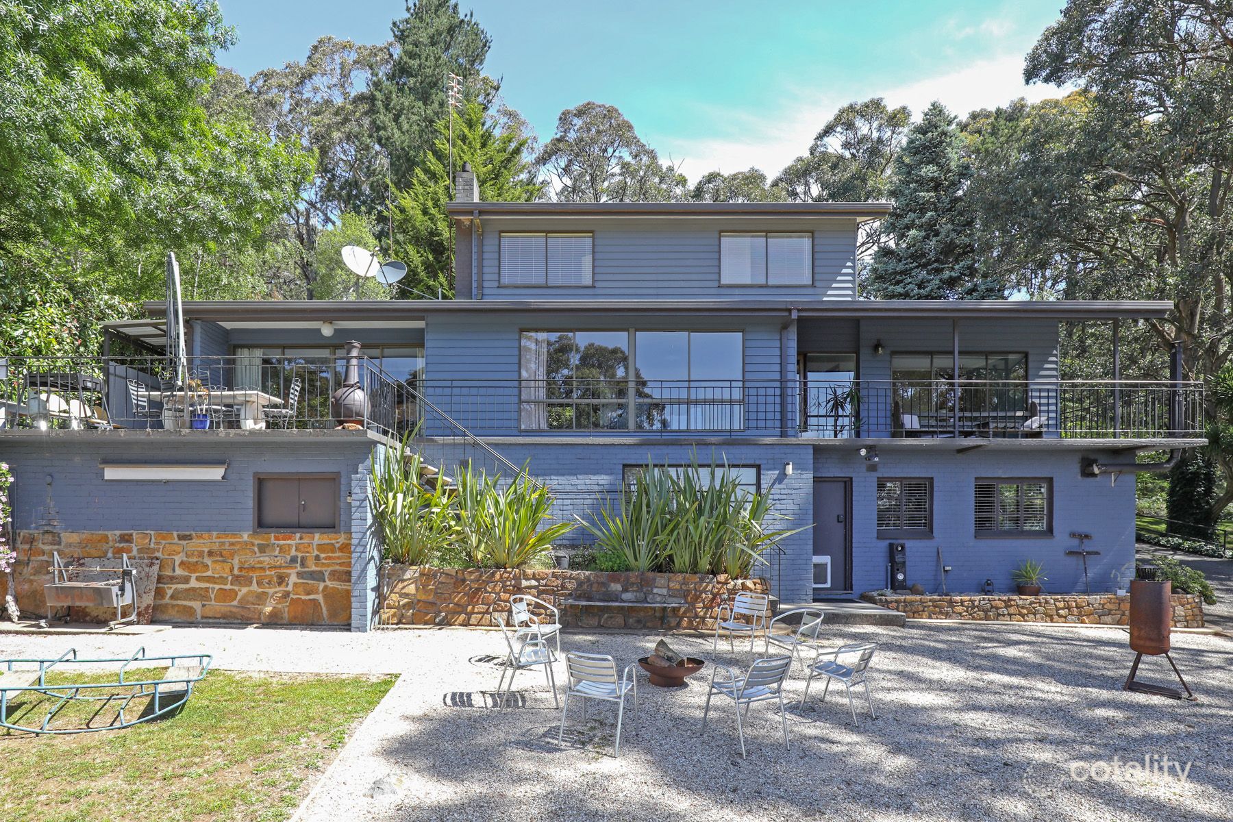 27 Glover Rd, Mount Macedon, VIC 3441