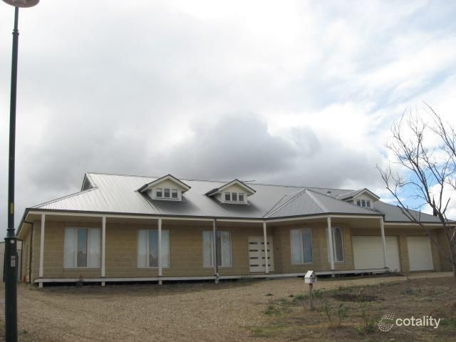 12 Castlewellan Bvd, Hillside, VIC 3037
