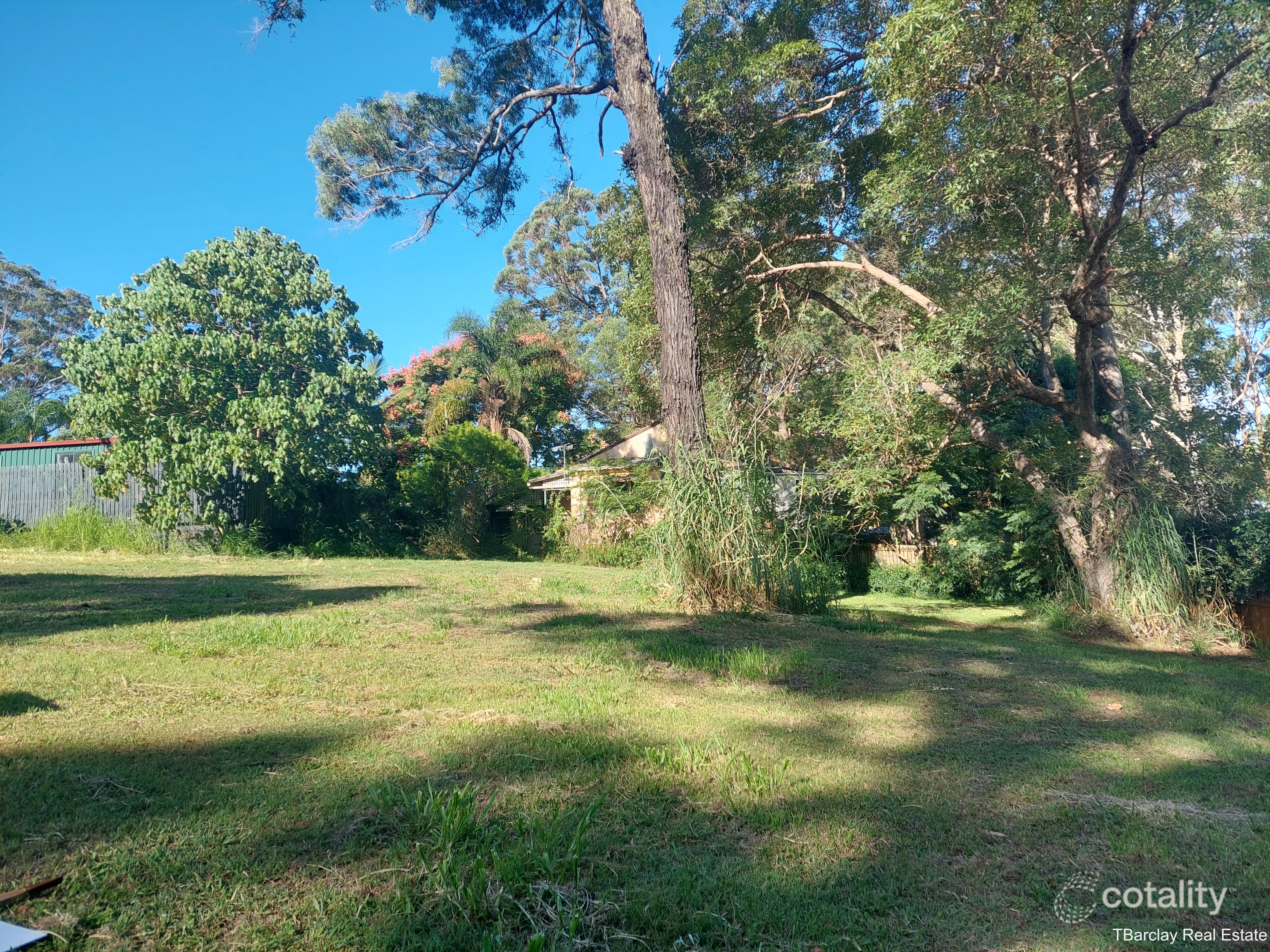 4 Tonga St, Russell Island, QLD 4184