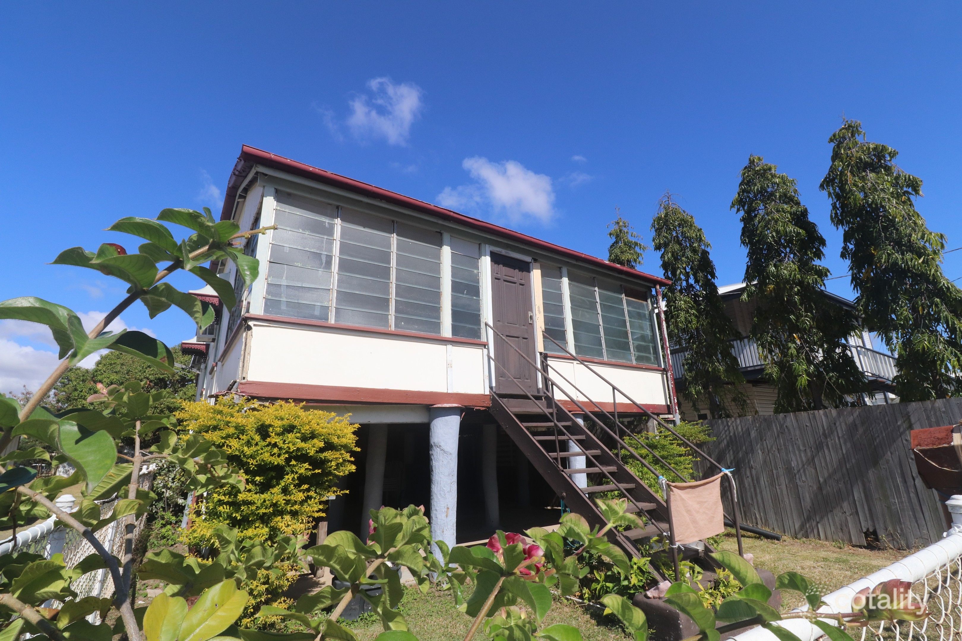 14 Clarendon St, Hyde Park, QLD 4812