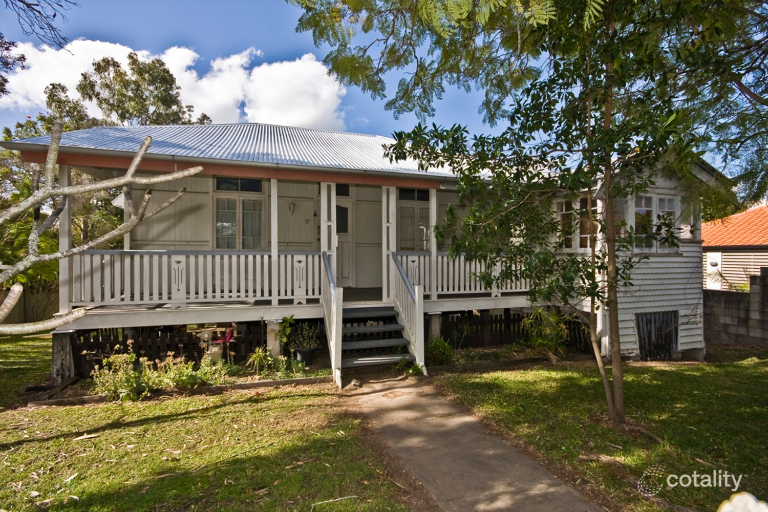 32 Sixth Ave, Bardon, QLD 4065