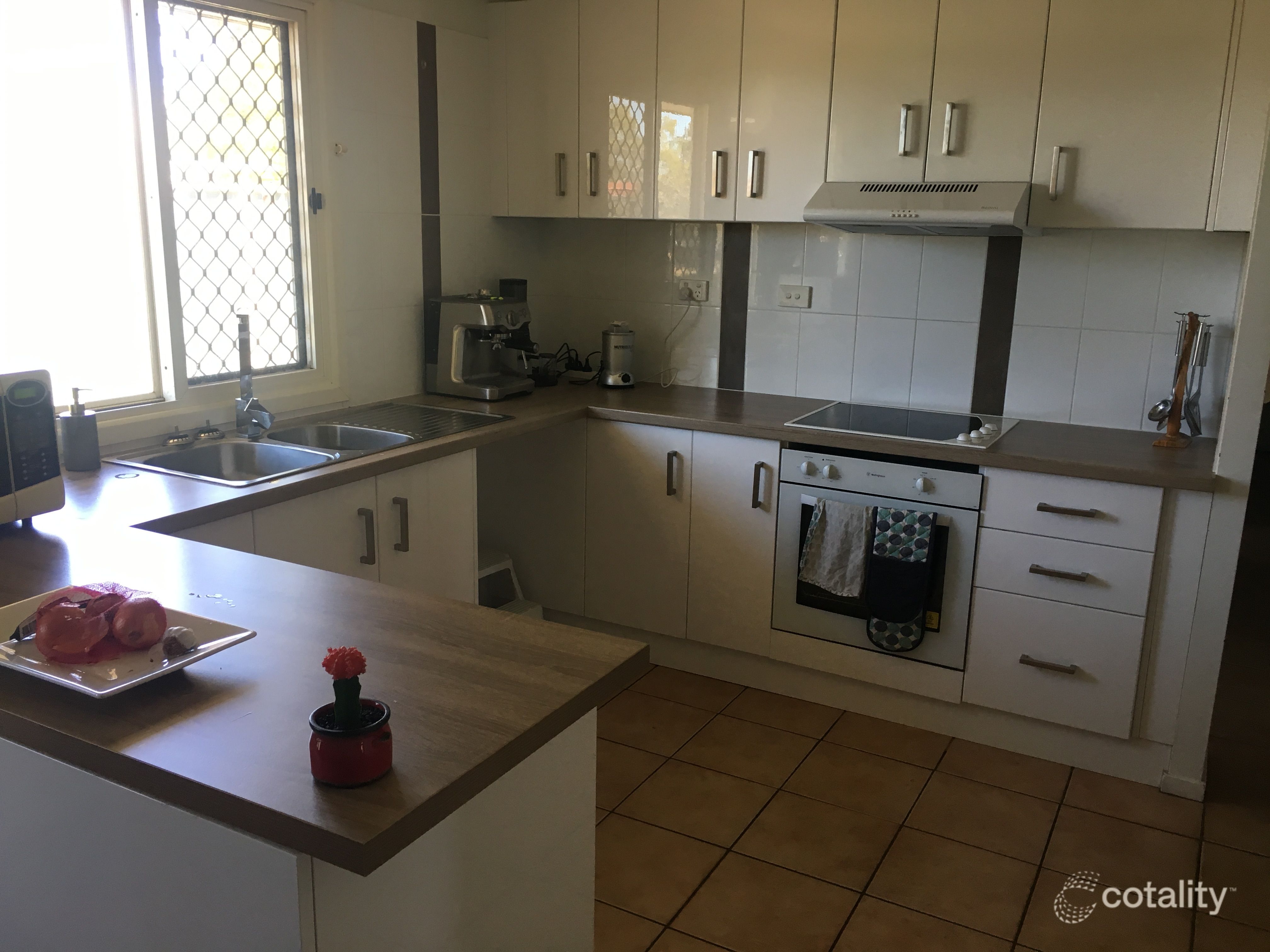 17 Rosevear Rd, Happy Valley, QLD 4825