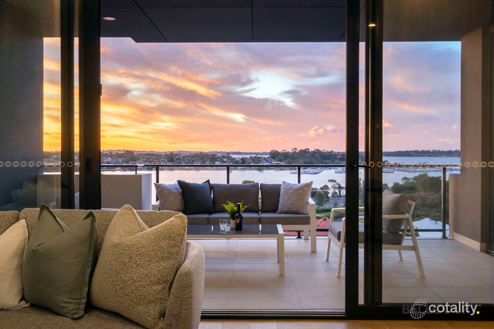 707/8 Henley St, Como, WA 6152