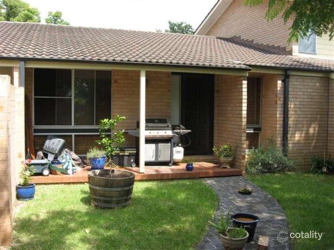 2/4 Cumberland Rd, Ingleburn, NSW 2565