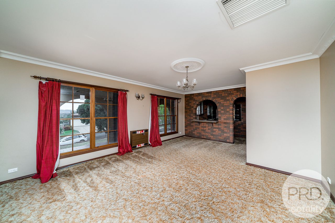19 Henwood Ave, Kooringal, NSW 2650