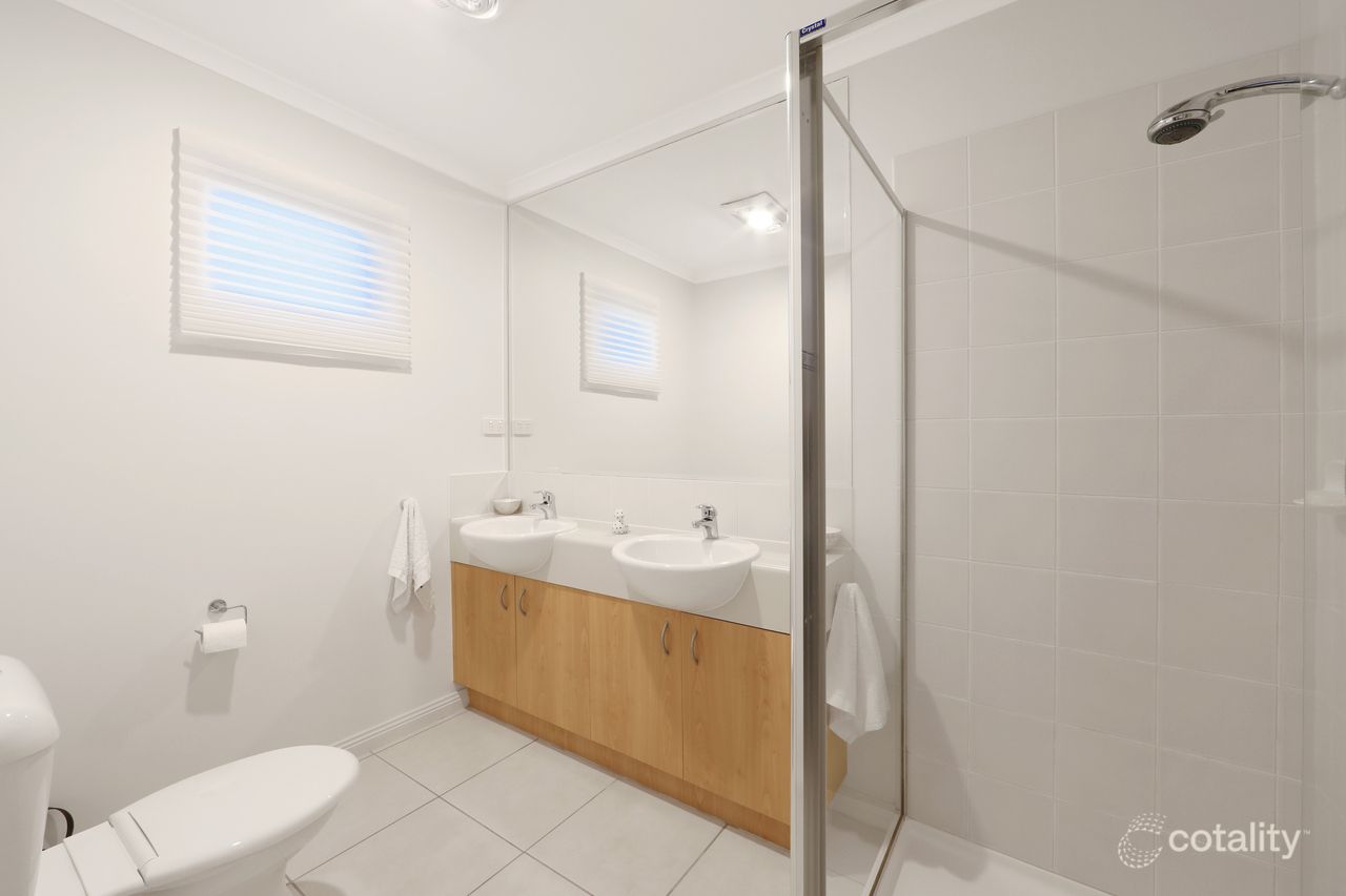 128 Sovereign Manors Cres, Rowville, VIC 3178