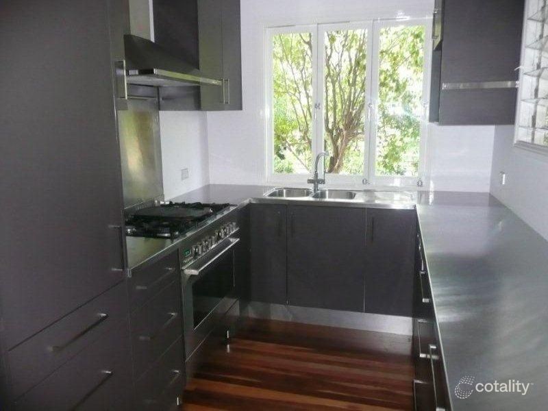 92 Taringa Pde, Indooroopilly, QLD 4068
