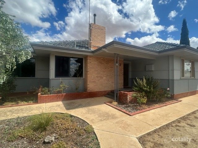 3 Pioneers Rd, Merredin, WA 6415