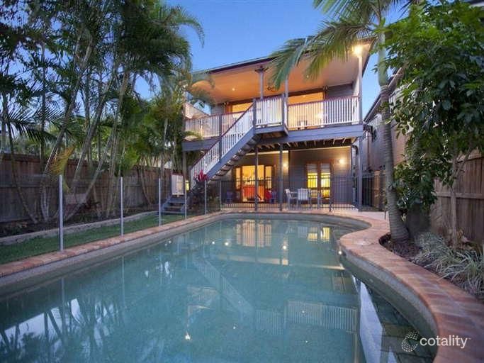 136 Barton Rd, Hawthorne, QLD 4171