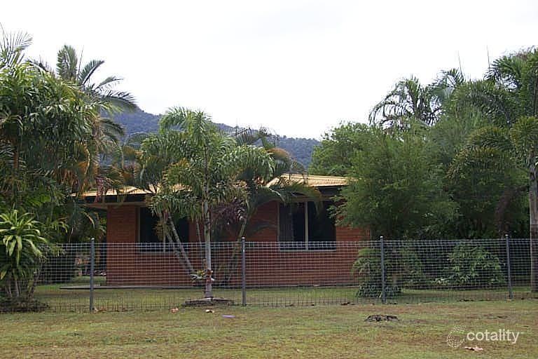 31 Yurongi St, Caravonica, QLD 4878