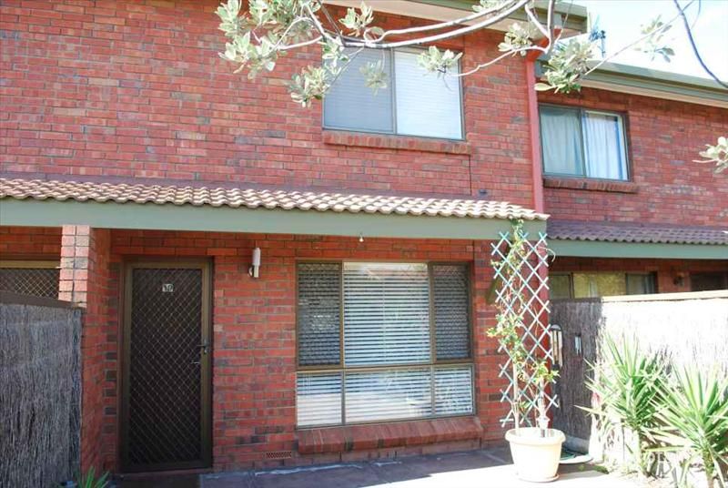 19 Sportsmans Dr, West Lakes, SA 5021