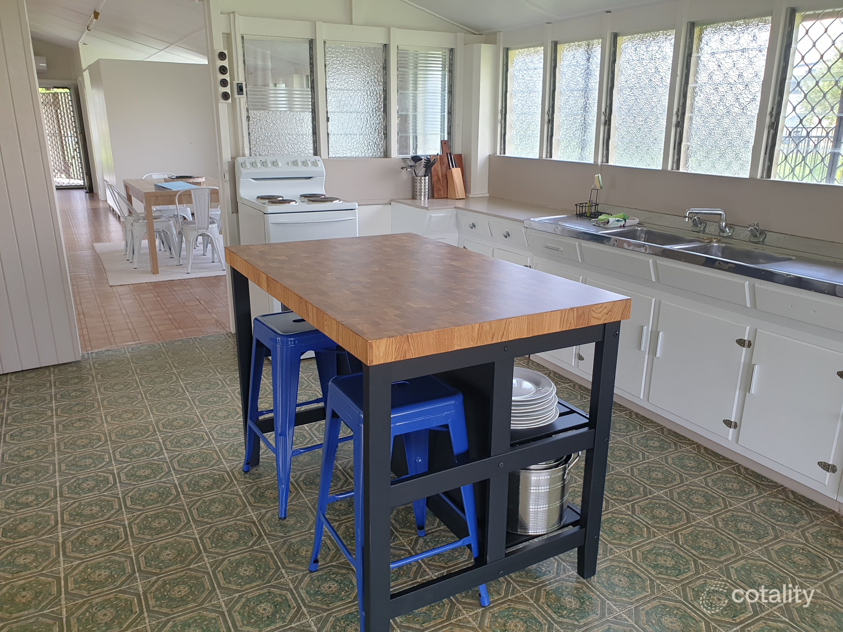 11 Hawthorne Dr, Kurrimine Beach, QLD 4871