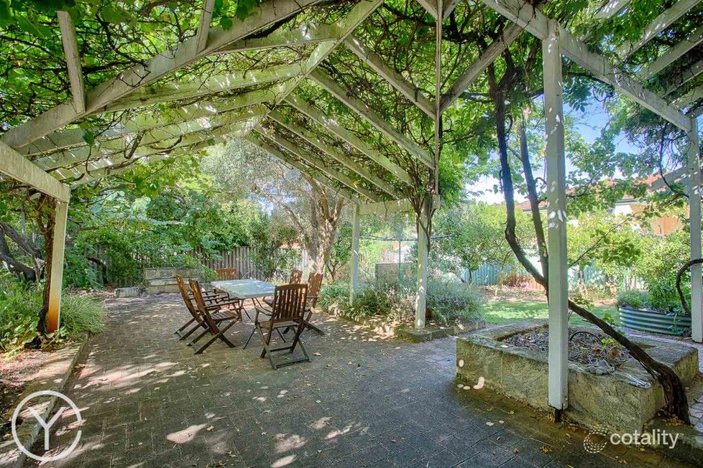 18 Donegal Rd, Floreat, WA 6014