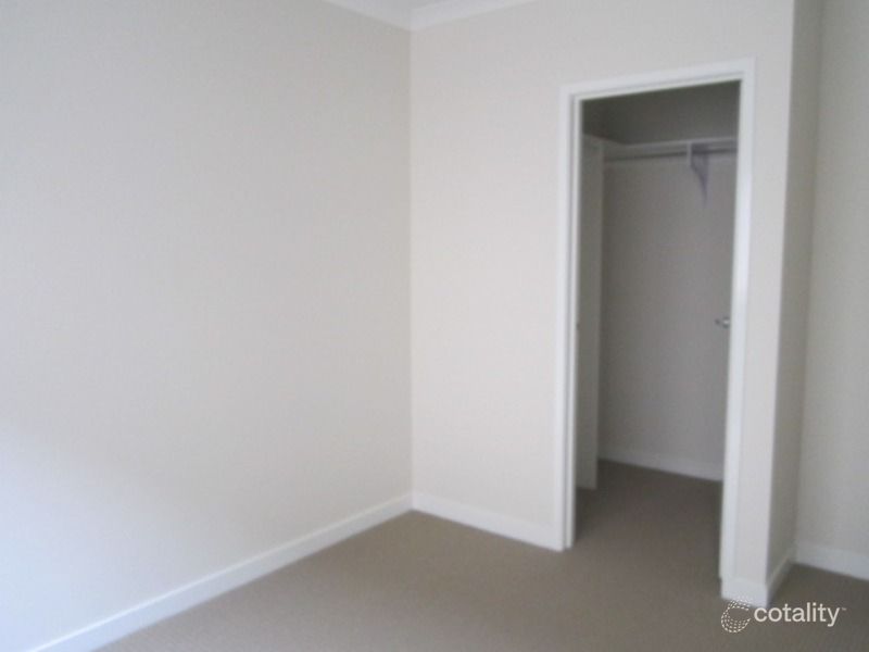4 Jonesys Lane, Clyde North, VIC 3978