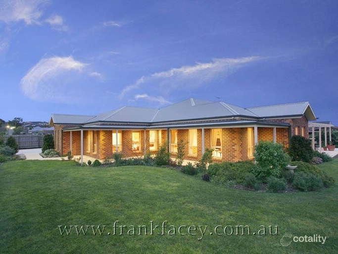 6 Holm Park Rd, Beaconsfield, VIC 3807