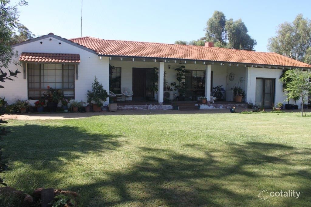 1013 Bolgart East Rd, Bolgart, WA 6568