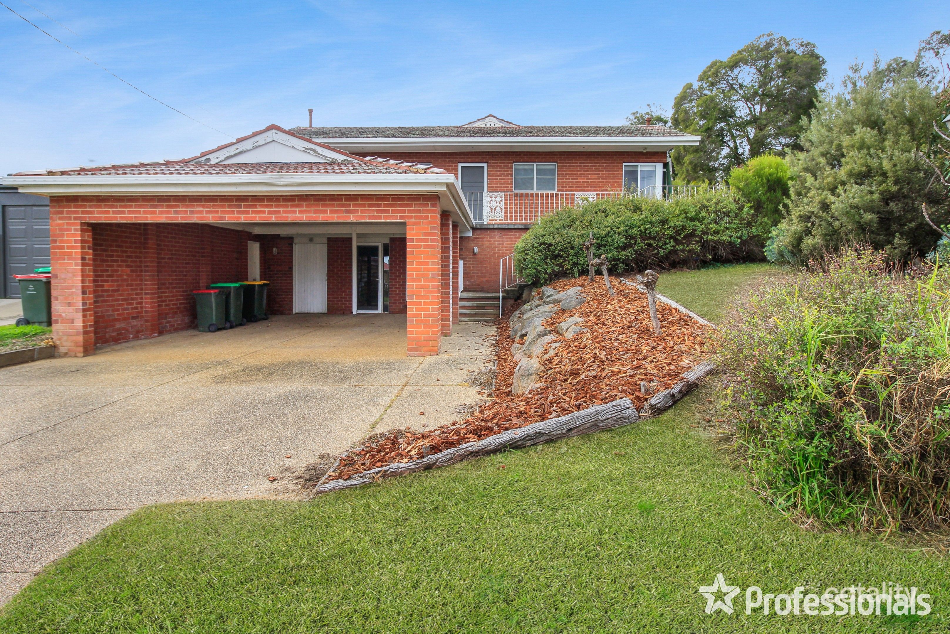 111 Simkin Cres, Kooringal, NSW 2650