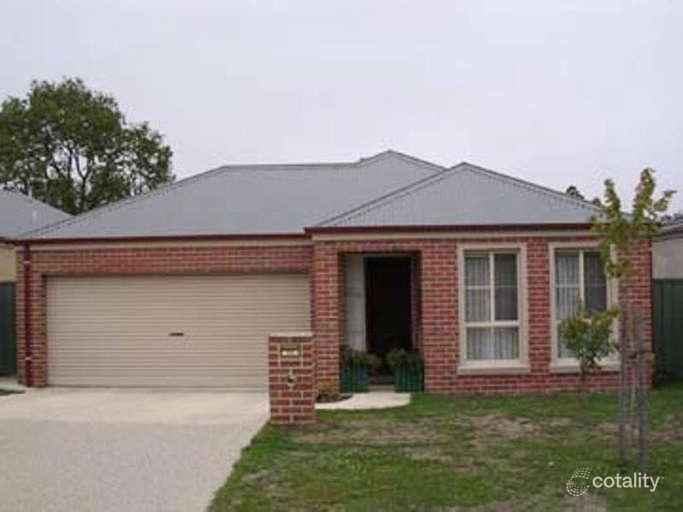 12 St Clare Ave, Lake Gardens, VIC 3355