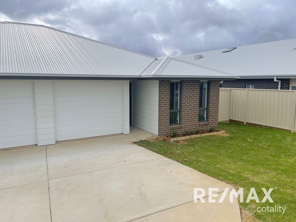 2/7 Wyoming Ave, Gobbagombalin, NSW 2650